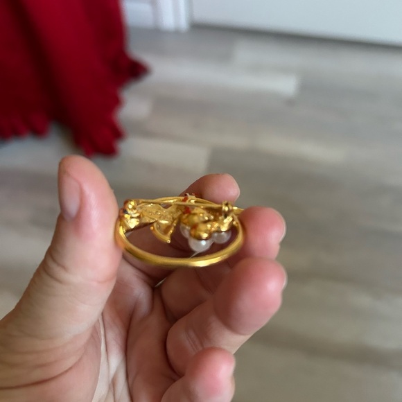 4/$50 NAPIER Gold and Pearl Leaf Brooch 😍 - Picture 8 of 9